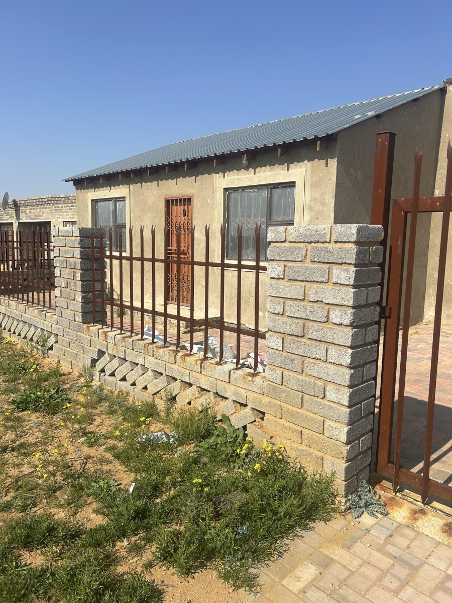 8 Bedroom Property for Sale in Rammulotsi Free State